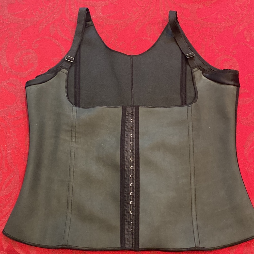 Squeeme Magic lingerie Miracle Vest Classic Collection